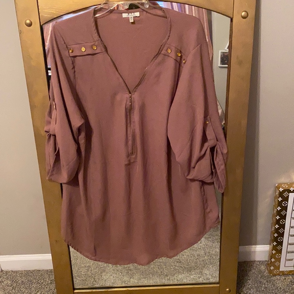 Plus 3x flowy tab sleeved zip down tunic top